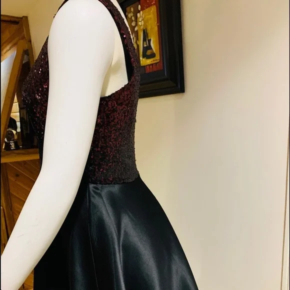 Brand New Black dress w Sequinned Red Top Size M - Picture 5 of 12